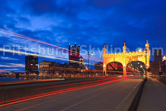 A bus streams onto the Smithfield Street Bridge